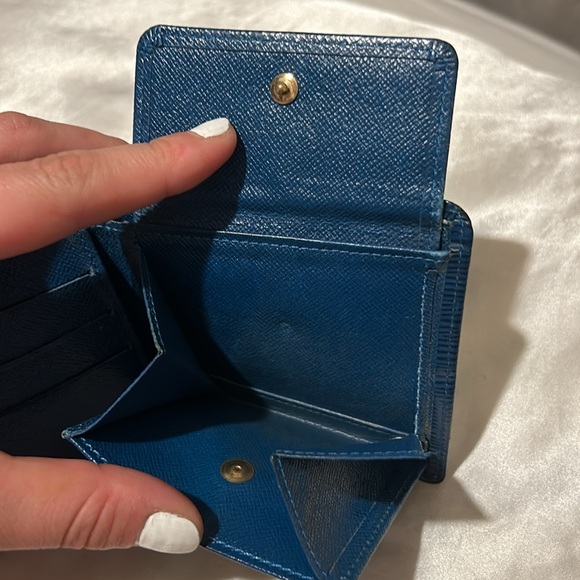 Authentic Louis Vuitton Blue Epi Leather Bifold Wallet - Picture 6 of 7